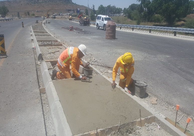 Concrete kerb construction